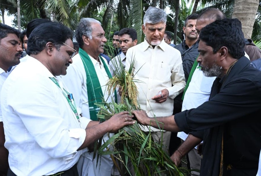 తుఫాన్ బాధితులను పరామర్శించిన సీఎం చంద్రబాబు
