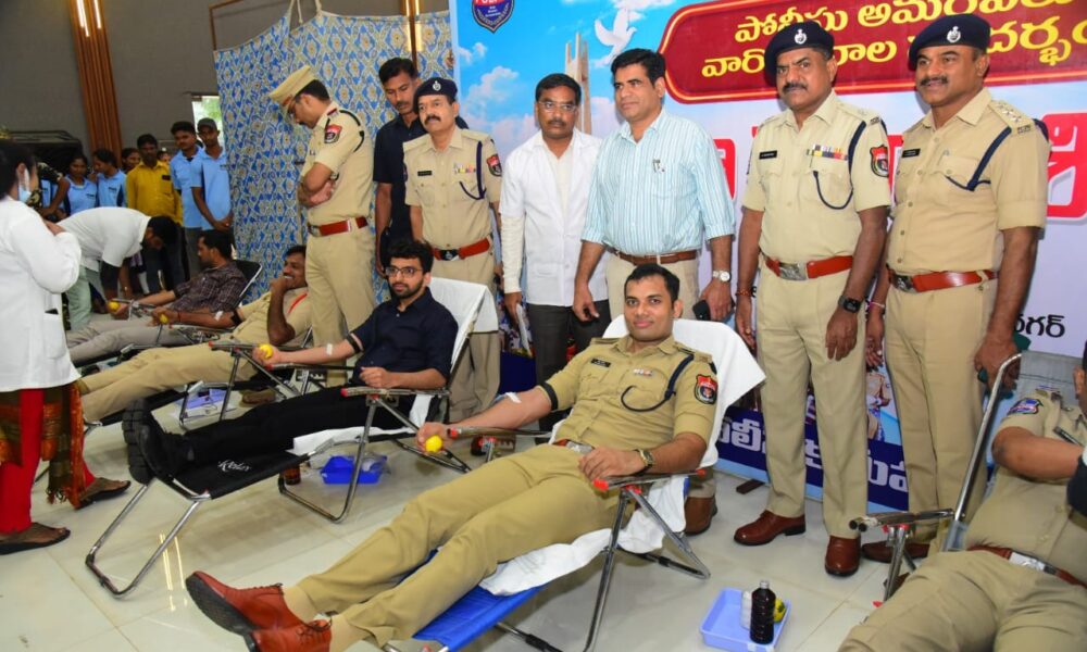 పోలీస్ అమరవీరుల స్మారకార్థం పోలీసుల మెగా రక్తదాన శిబిరం : సిపి గౌష్ ఆలం ఐపీఎస్
